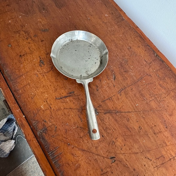 Vintage Skillet toy - Picture 3 of 3